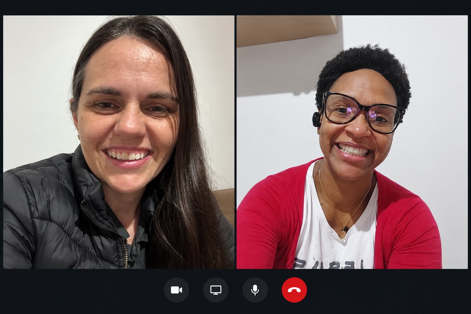 Duas mulheres em chamada online durante o INSIDE
